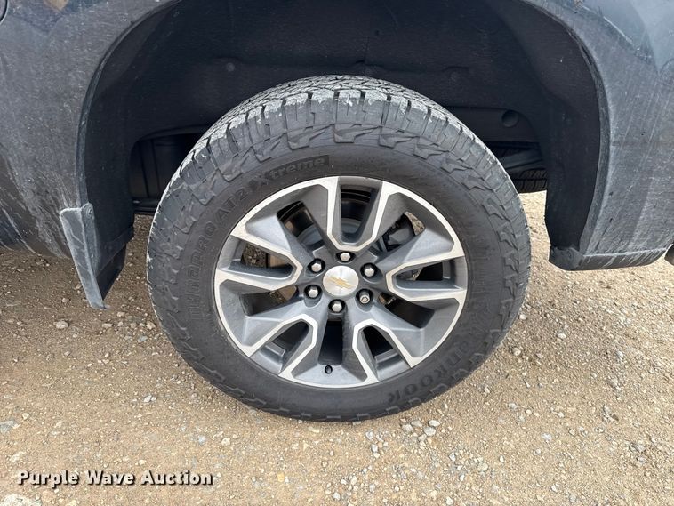 image for item ES5941 2022 Chevrolet Silverado 1500 Crew Cab pickup truck