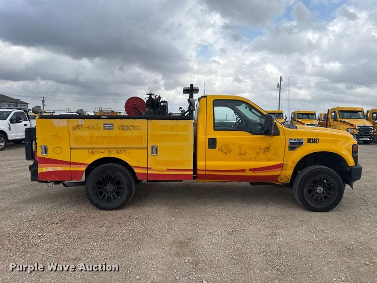 image for item ES5942 2009 Ford F250 Super Duty utility bed pickup truck