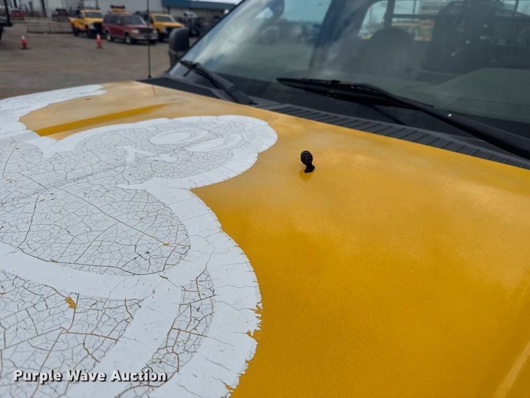 image for item ES5942 2009 Ford F250 Super Duty utility bed pickup truck