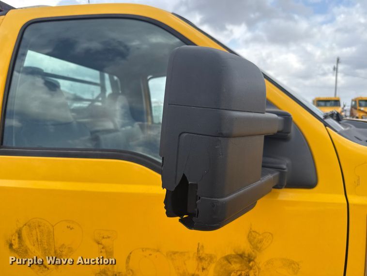 image for item ES5942 2009 Ford F250 Super Duty utility bed pickup truck