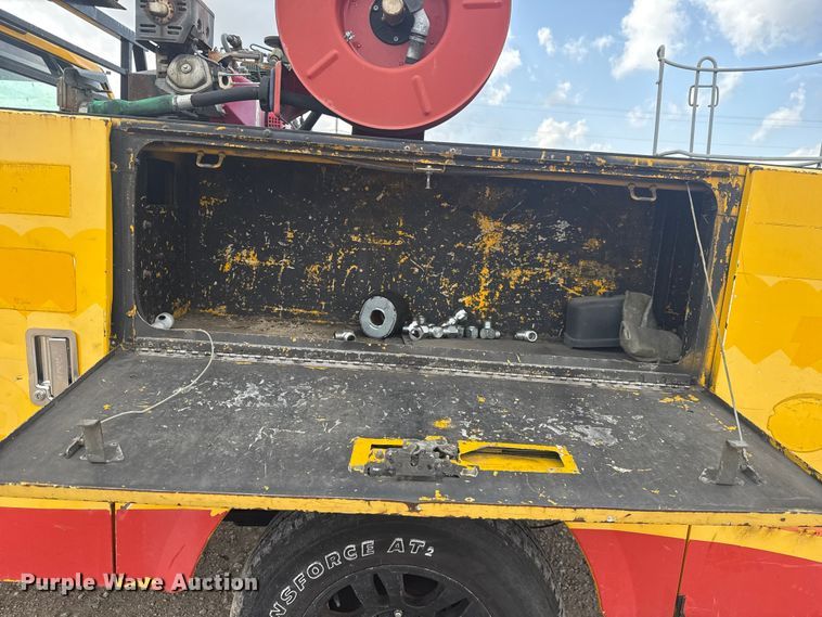 image for item ES5942 2009 Ford F250 Super Duty utility bed pickup truck