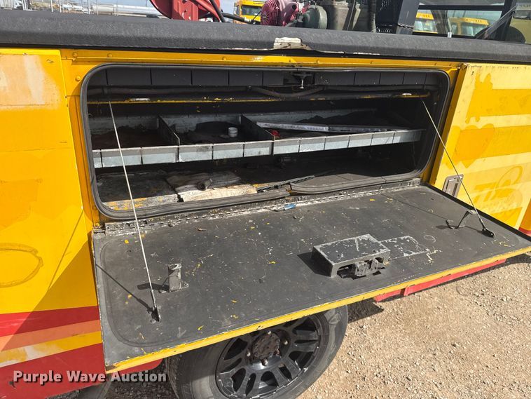 image for item ES5942 2009 Ford F250 Super Duty utility bed pickup truck