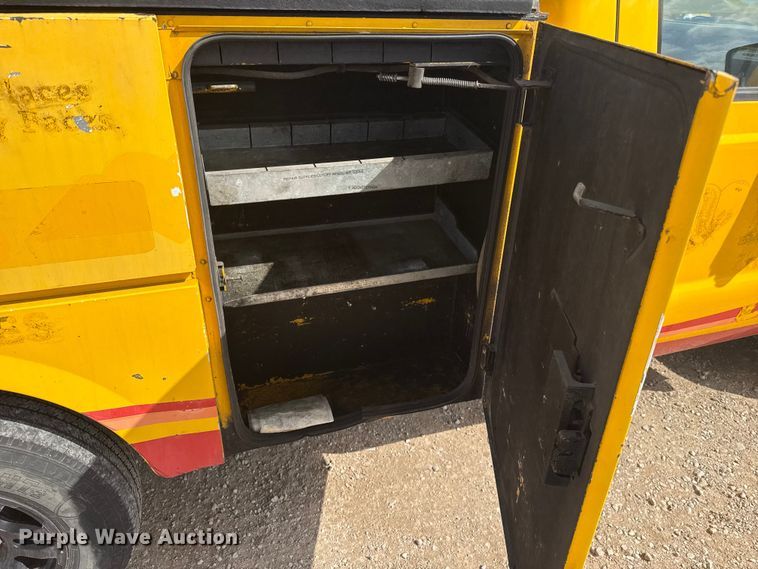 image for item ES5942 2009 Ford F250 Super Duty utility bed pickup truck