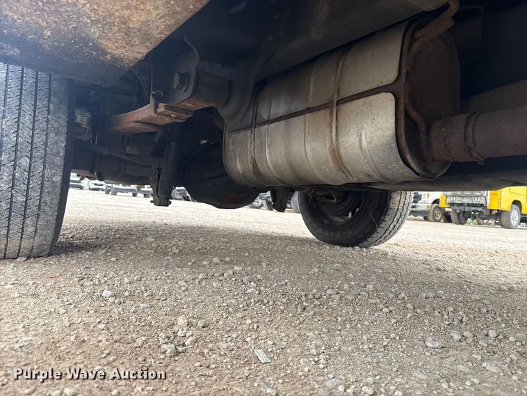 image for item ES5942 2009 Ford F250 Super Duty utility bed pickup truck