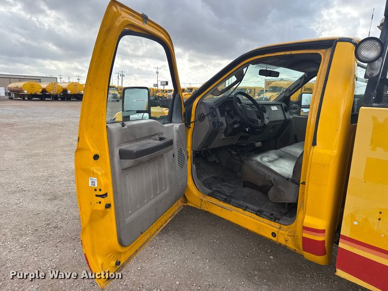 image for item ES5942 2009 Ford F250 Super Duty utility bed pickup truck