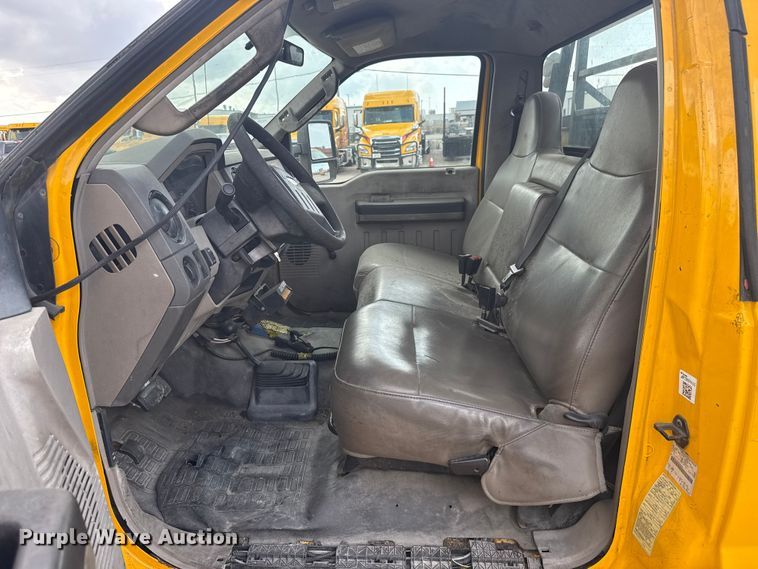 image for item ES5942 2009 Ford F250 Super Duty utility bed pickup truck