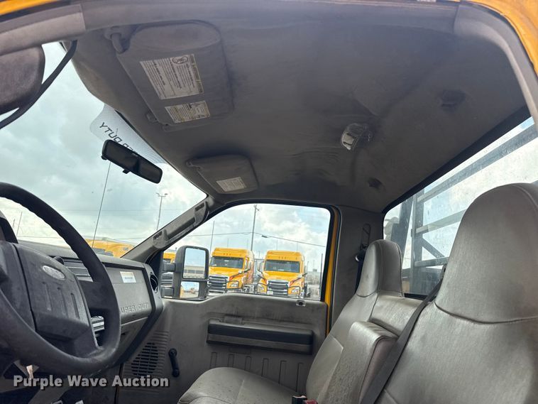 image for item ES5942 2009 Ford F250 Super Duty utility bed pickup truck