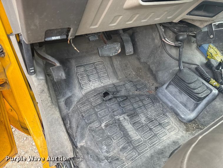 image for item ES5942 2009 Ford F250 Super Duty utility bed pickup truck