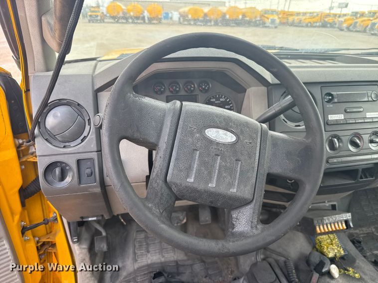 image for item ES5942 2009 Ford F250 Super Duty utility bed pickup truck