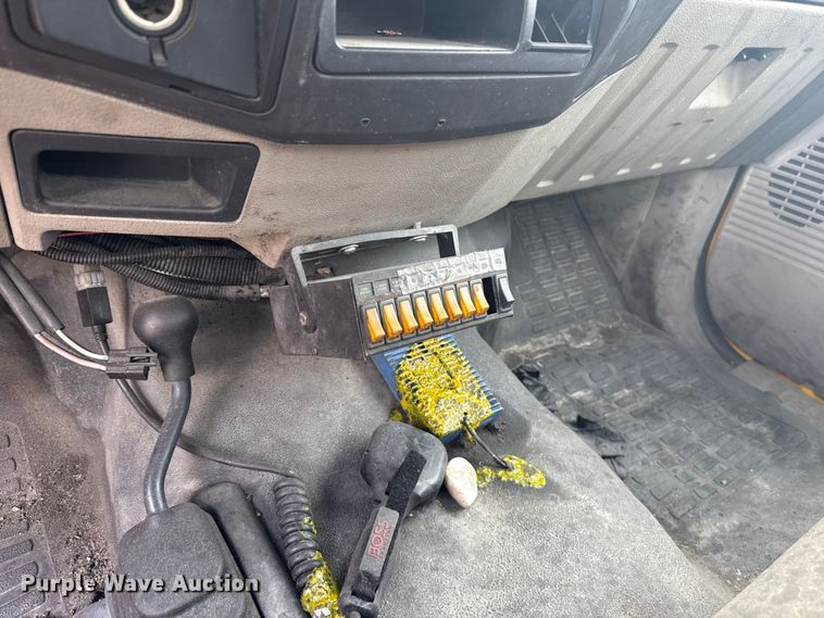 image for item ES5942 2009 Ford F250 Super Duty utility bed pickup truck