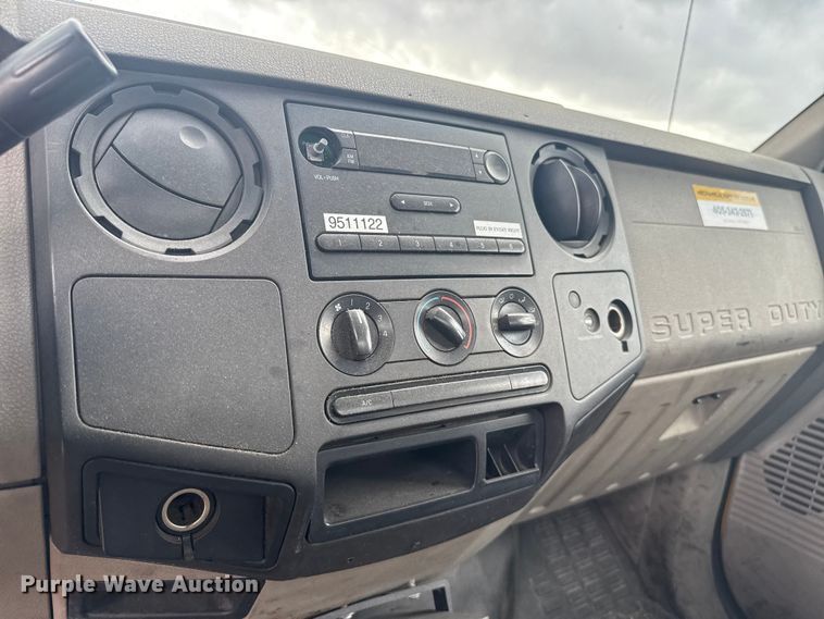 image for item ES5942 2009 Ford F250 Super Duty utility bed pickup truck