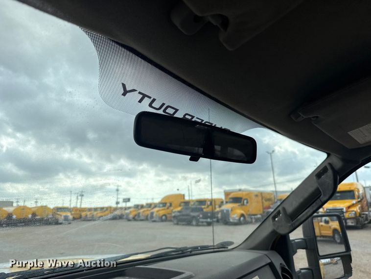 image for item ES5942 2009 Ford F250 Super Duty utility bed pickup truck