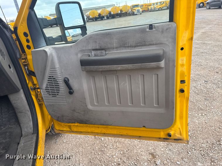 image for item ES5942 2009 Ford F250 Super Duty utility bed pickup truck