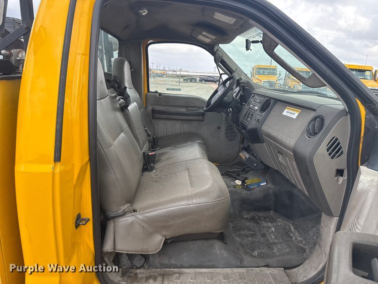 image for item ES5942 2009 Ford F250 Super Duty utility bed pickup truck