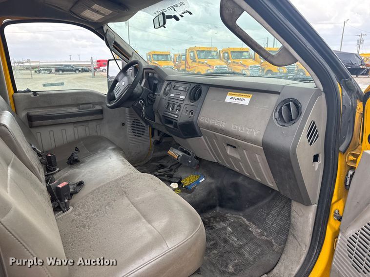 image for item ES5942 2009 Ford F250 Super Duty utility bed pickup truck