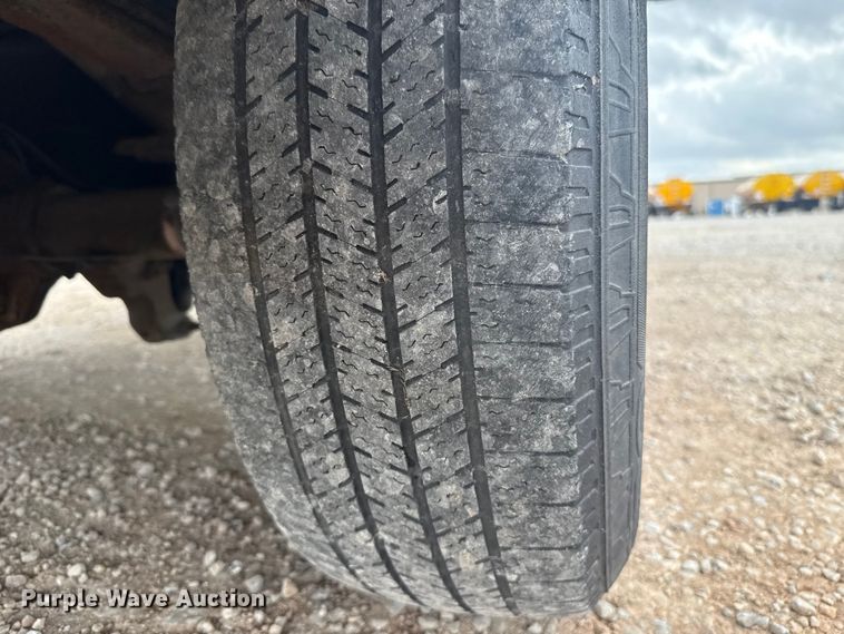 image for item ES5942 2009 Ford F250 Super Duty utility bed pickup truck