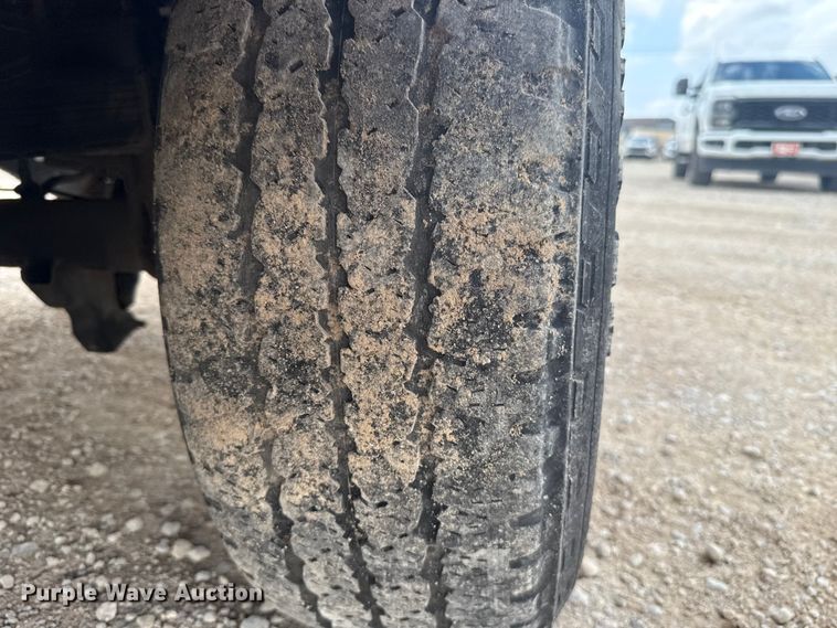 image for item ES5942 2009 Ford F250 Super Duty utility bed pickup truck