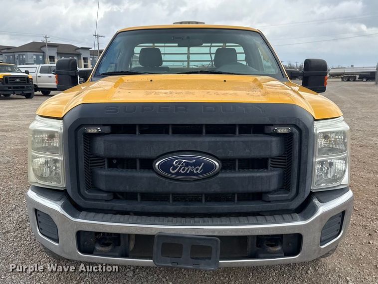 image for item ES5950 2015 Ford F350 Super Duty utility bed pickup truck