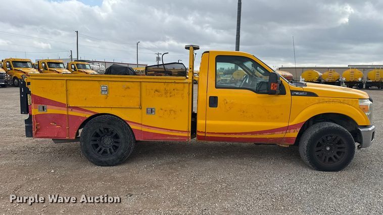 image for item ES5950 2015 Ford F350 Super Duty utility bed pickup truck