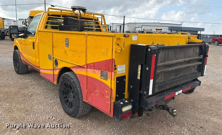 image for item ES5950 2015 Ford F350 Super Duty utility bed pickup truck