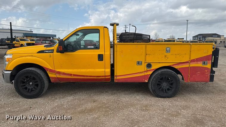 image for item ES5950 2015 Ford F350 Super Duty utility bed pickup truck