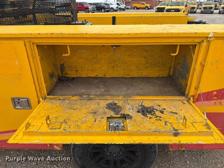 image for item ES5950 2015 Ford F350 Super Duty utility bed pickup truck