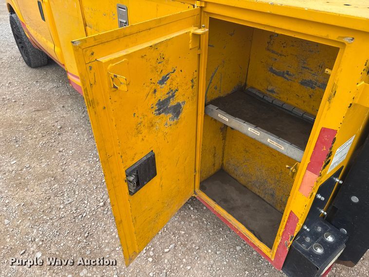 image for item ES5950 2015 Ford F350 Super Duty utility bed pickup truck