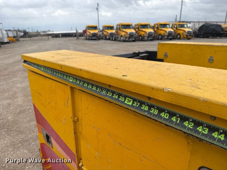 image for item ES5950 2015 Ford F350 Super Duty utility bed pickup truck