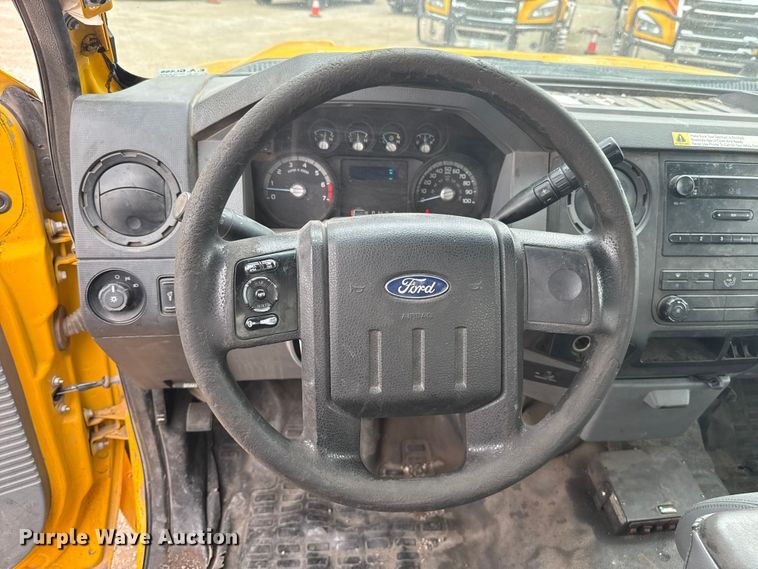 image for item ES5950 2015 Ford F350 Super Duty utility bed pickup truck