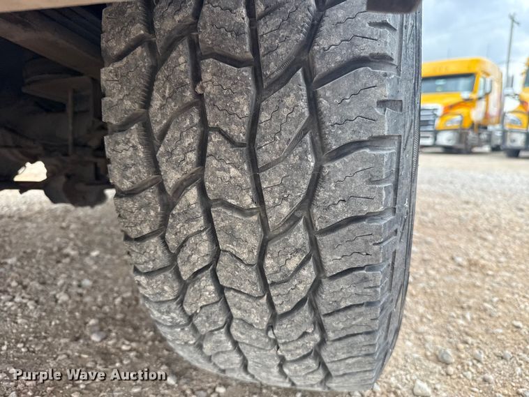 image for item ES5950 2015 Ford F350 Super Duty utility bed pickup truck