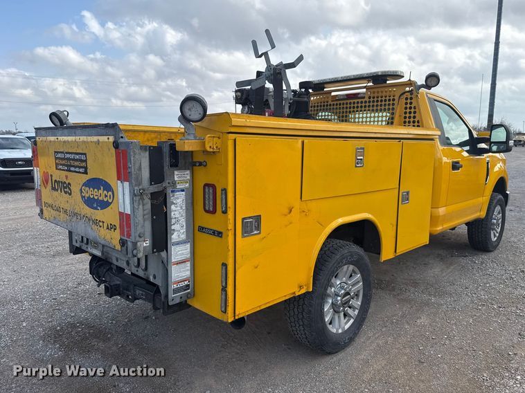 image for item ES5951 2019 Ford F350 Super Duty utility bed pickup truck