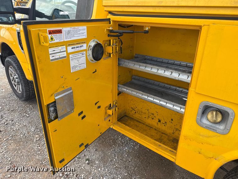 image for item ES5951 2019 Ford F350 Super Duty utility bed pickup truck