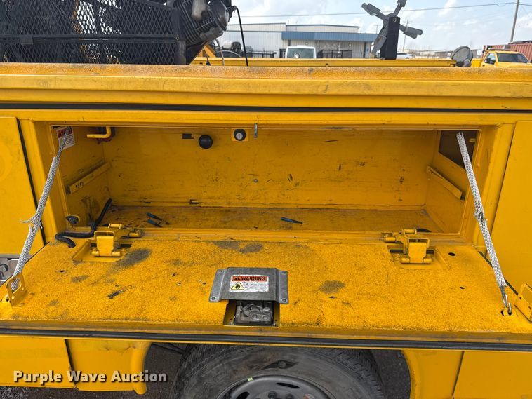 image for item ES5951 2019 Ford F350 Super Duty utility bed pickup truck