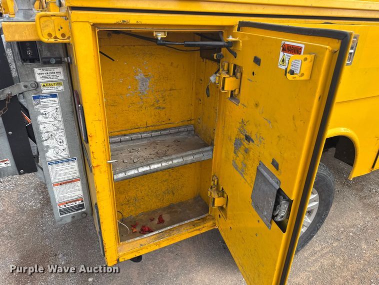 image for item ES5951 2019 Ford F350 Super Duty utility bed pickup truck