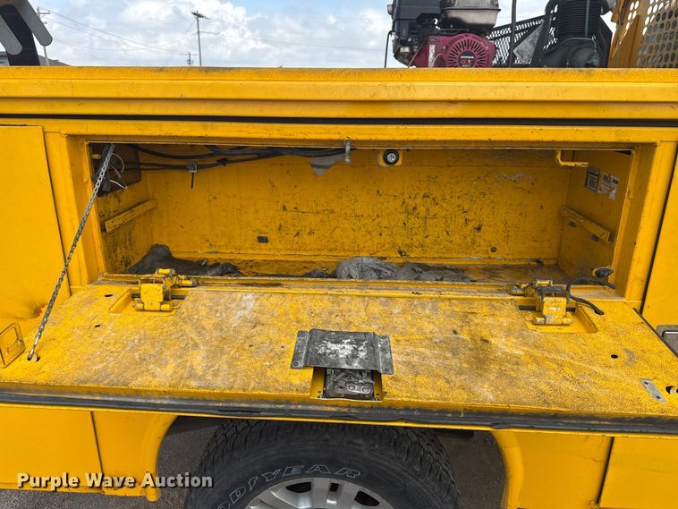 image for item ES5951 2019 Ford F350 Super Duty utility bed pickup truck