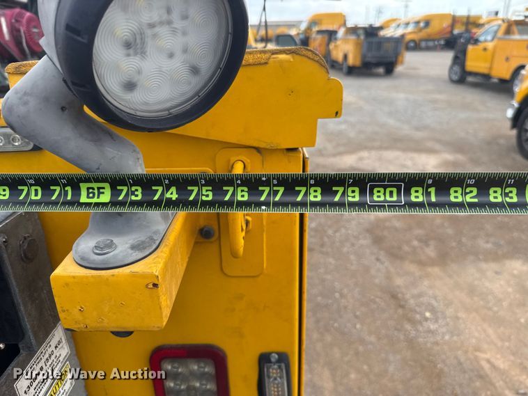 image for item ES5951 2019 Ford F350 Super Duty utility bed pickup truck