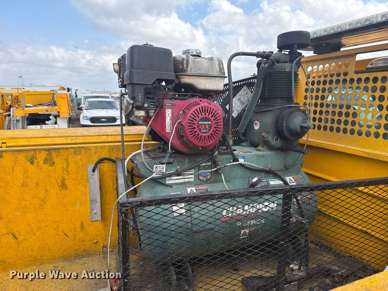 image for item ES5951 2019 Ford F350 Super Duty utility bed pickup truck