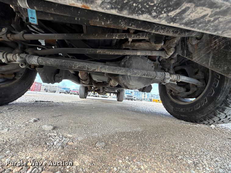 image for item ES5951 2019 Ford F350 Super Duty utility bed pickup truck