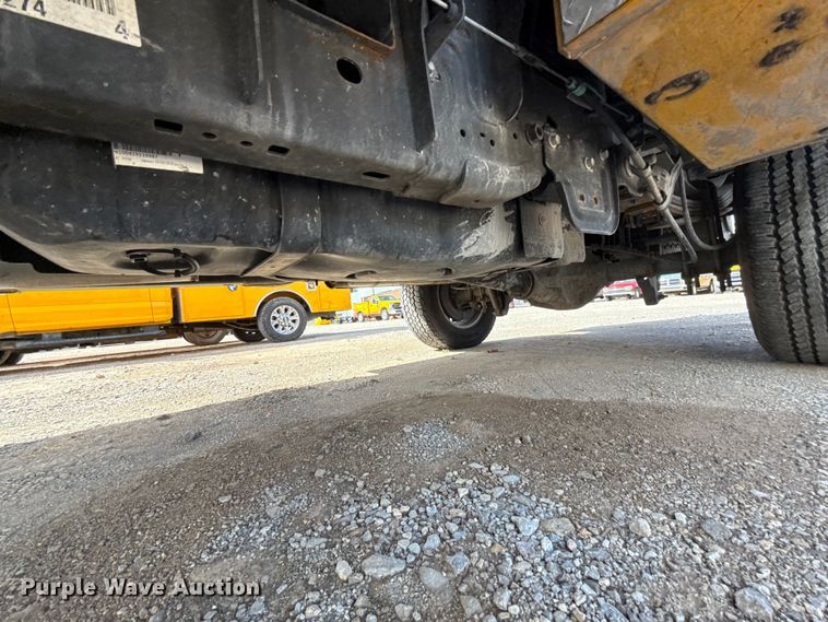 image for item ES5951 2019 Ford F350 Super Duty utility bed pickup truck