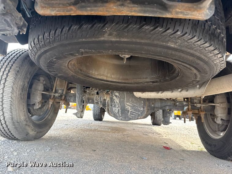 image for item ES5951 2019 Ford F350 Super Duty utility bed pickup truck