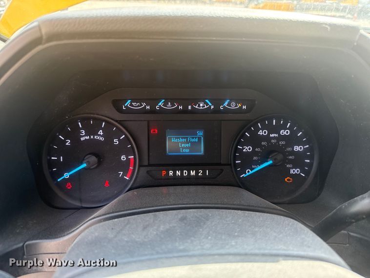 image for item ES5951 2019 Ford F350 Super Duty utility bed pickup truck