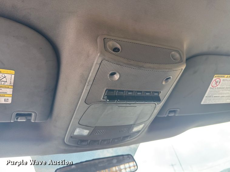 image for item ES5951 2019 Ford F350 Super Duty utility bed pickup truck