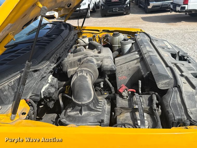 image for item ES5951 2019 Ford F350 Super Duty utility bed pickup truck