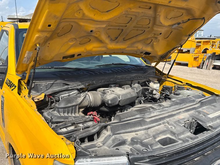 image for item ES5951 2019 Ford F350 Super Duty utility bed pickup truck