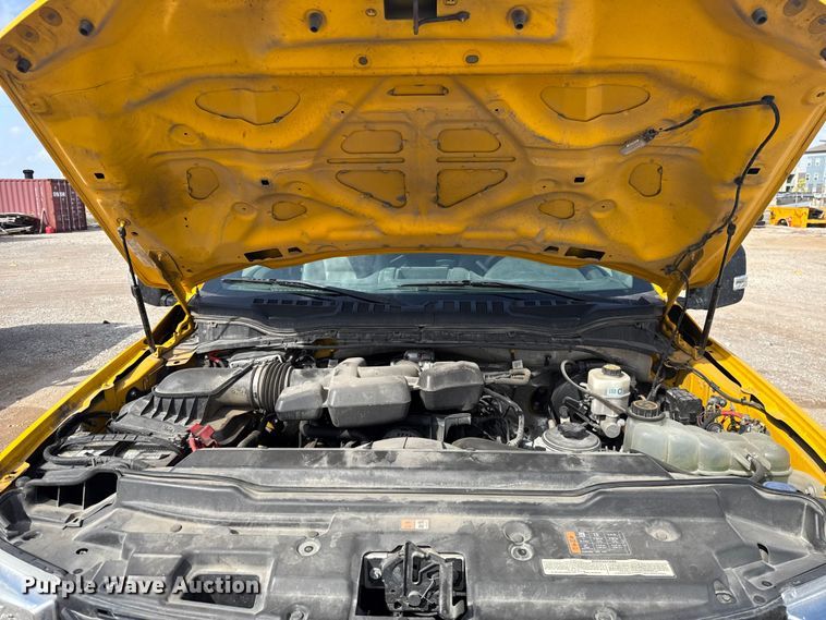 image for item ES5951 2019 Ford F350 Super Duty utility bed pickup truck