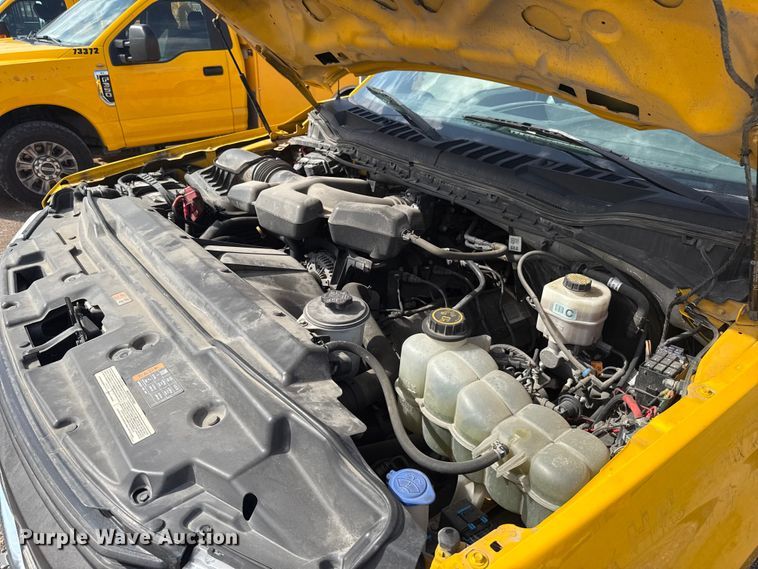 image for item ES5951 2019 Ford F350 Super Duty utility bed pickup truck