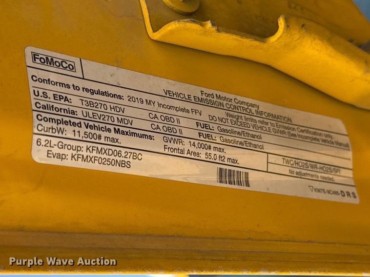 image for item ES5951 2019 Ford F350 Super Duty utility bed pickup truck