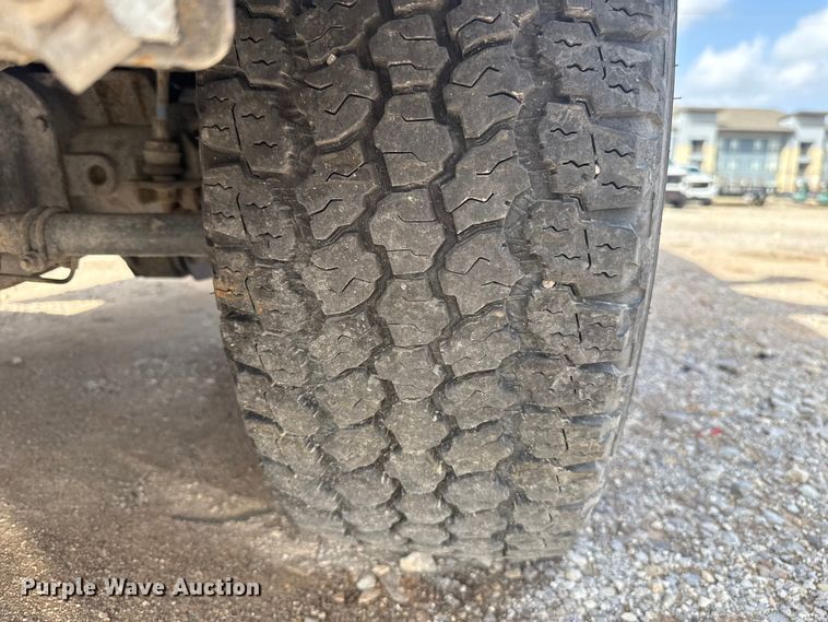 image for item ES5951 2019 Ford F350 Super Duty utility bed pickup truck