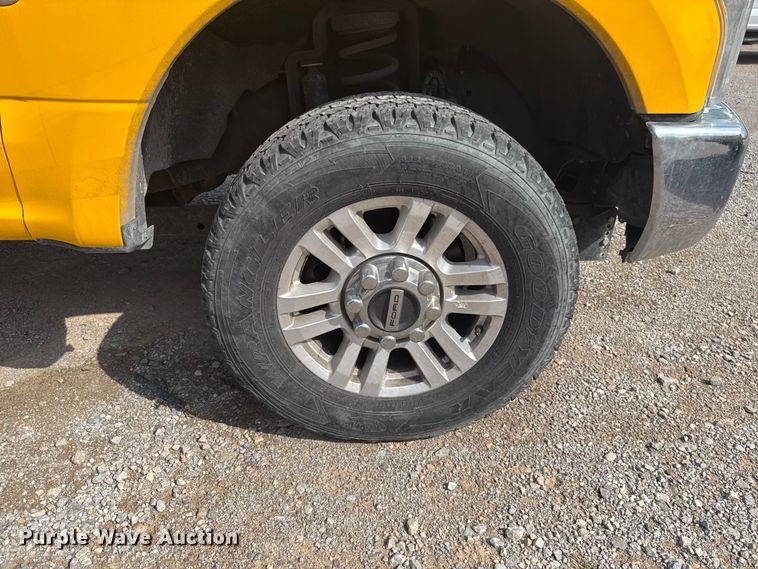 image for item ES5951 2019 Ford F350 Super Duty utility bed pickup truck