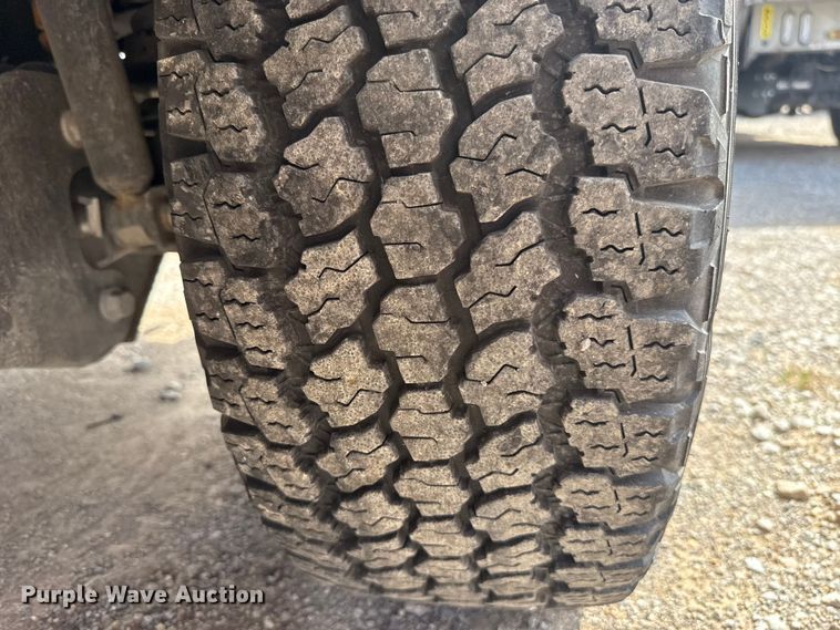 image for item ES5951 2019 Ford F350 Super Duty utility bed pickup truck